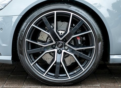 Audi RS6 Avant Performance 10