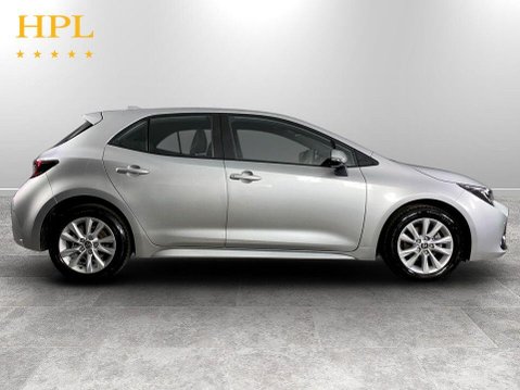 Toyota Corolla 1.8 VVT-h Icon Hatchback 5dr Petrol Hybrid CVT Euro 6 (s/s) (140 ps) 1 Owne 8