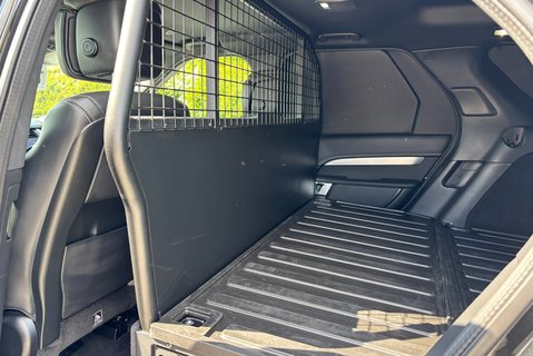 Land Rover Discovery D300 Commercial Dynamic HSE 14