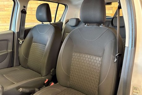 Dacia Sandero 1.5 dCi Laureate Hatchback 5dr Diesel Manual Euro 5 (90 ps) 38