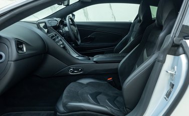 Aston Martin DBS Superleggera 16