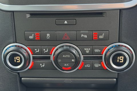 Land Rover Discovery SDV6 SE TECH - 11 SERVICES RECORDED INC CAMBELT CHANGE 39