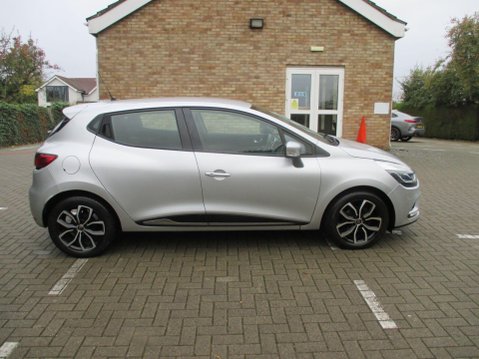 Renault Clio 0.9 TCe Play Euro 6 (s/s) 5dr 8