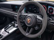 Porsche 911 Targa 4 GTS PDK 12