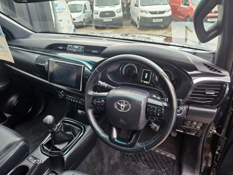 Toyota Hilux INVINCIBLE X 4WD D-4D DCB 8