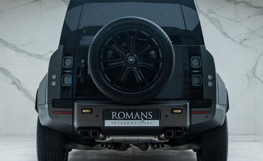 Land Rover Defender 110 OCTA EDITION ONE 9