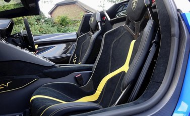 Lamborghini Aventador SV Roadster 3