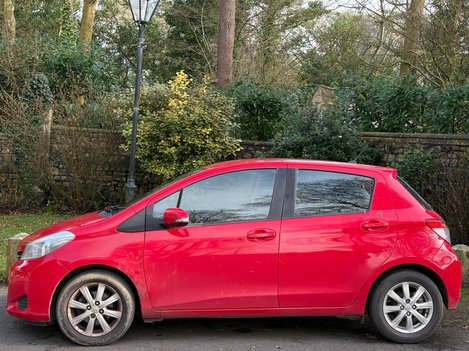 Toyota Yaris VVT-I TR 2