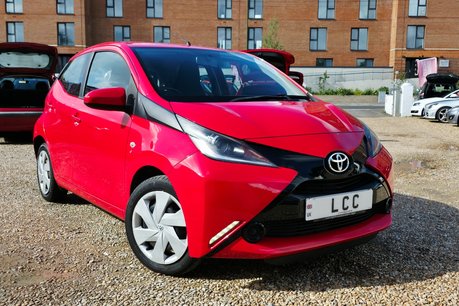 Toyota Aygo 1.0 VVT-I X-PLAY FULL SERVICE HISTORY! 9 SERVICES! BLUETOOTH!