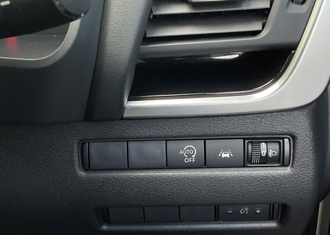 Nissan Qashqai DIG-T N-CONNECTA MHEV 23