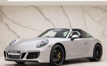 Porsche 911 Targa 4 GTS (991.2) 1