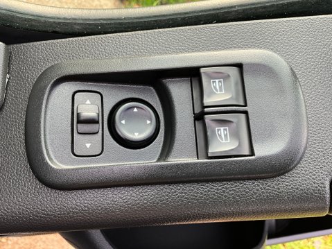 Renault Master 2.3 dCi ENERGY 35 Business FWD LWB LUTON Euro 6 (s/s) 2dr 26