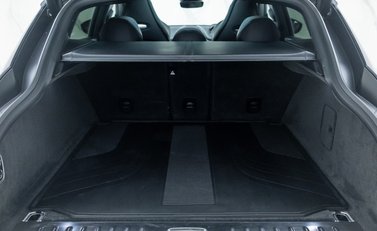 Aston Martin DBX 707 39