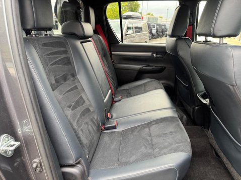 Toyota Hilux GR SPORT 4WD D-4D DCB 31