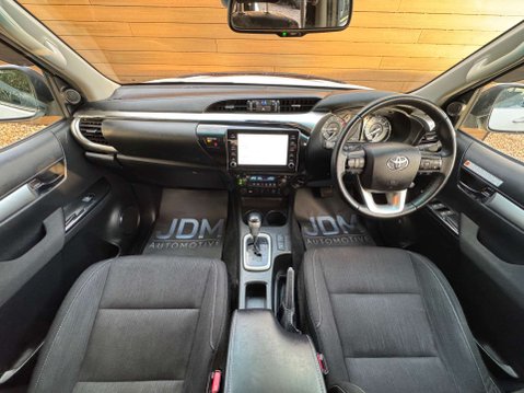 Toyota Hilux 2.8 HI-Luxury Invincible D-4D 4WD Double Cab Auto 4WD 5dr 26