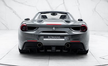 Ferrari 488 SPIDER 11