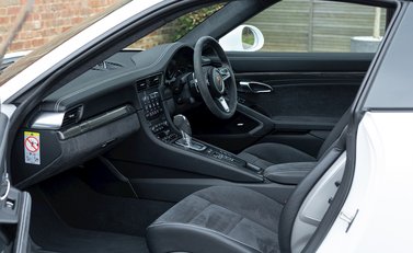 Porsche 911 Carrera GTS (991.2) 15