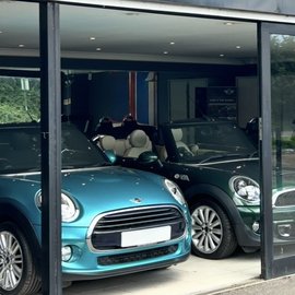 Mini Hatch Cooper 1.5 Automatic Chili / Media XL 3 door - SAT NAV - CONNECTED 