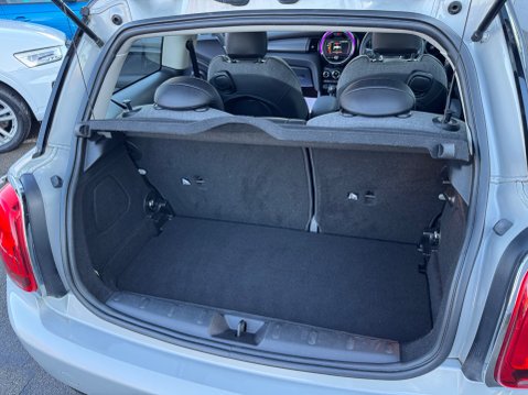 Mini Hatch 1.5 Cooper Euro 6 (s/s) 3dr 33