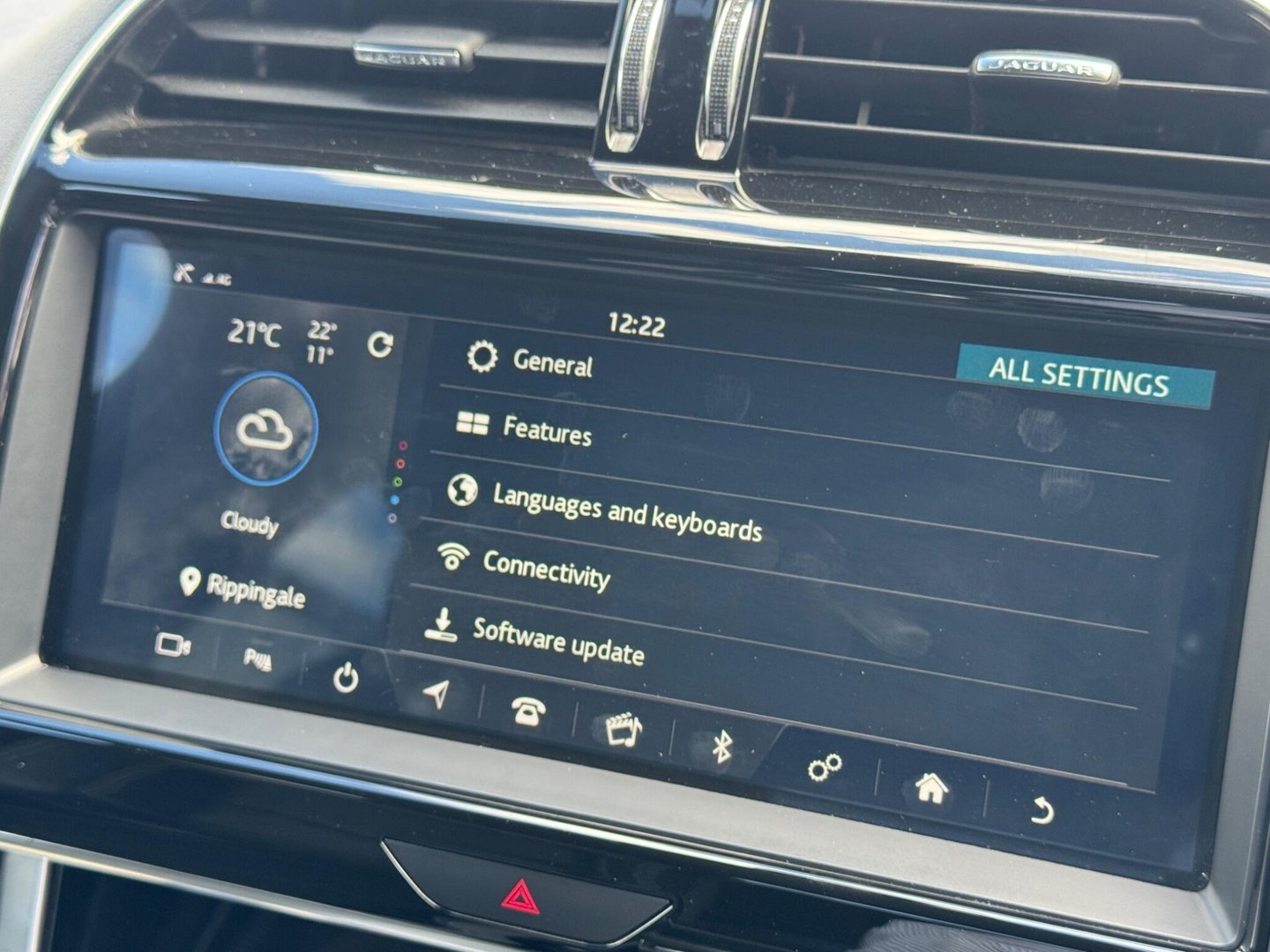 2019 Jaguar XE — image 22