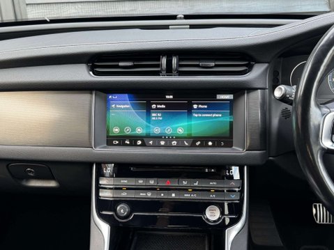 Jaguar XF 3.0d V6 S Saloon 4dr Diesel Auto Euro 6 (s/s) (300 ps) 24