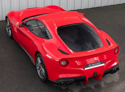 Ferrari F12 Berlinetta 9