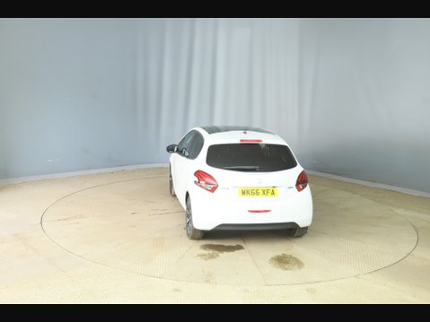 Peugeot 208 PURETECH ALLURE PREMIUM 4