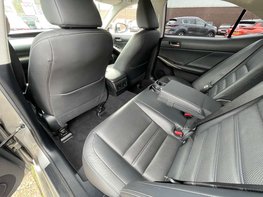 Lexus Is 2.5 IS 300h Advance CVT 4dr 67