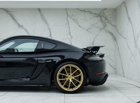 Porsche Cayman GT4 (718) 28