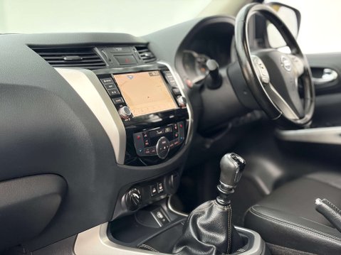Nissan Navara 2.3 Navara Tekna dCi 4WD 5dr 73