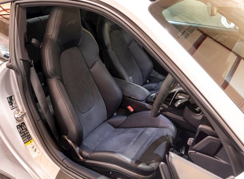 Porsche 911 (992) Carrera GTS 8