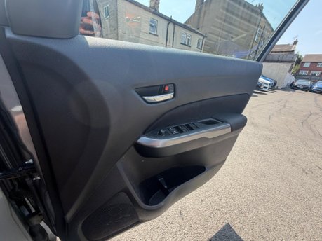 Suzuki Vitara SZ4 BOOSTERJET MHEV 13