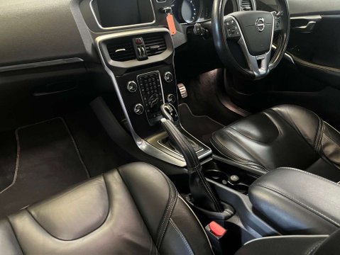 Volvo V40 2.0 V40 R-Design Pro D3 Auto 5dr 33