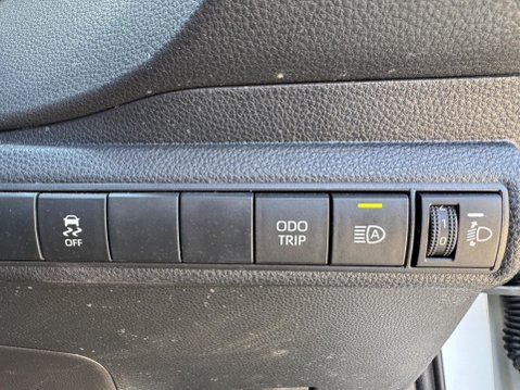 Toyota Corolla 1.8 VVT-h Icon Touring Sports CVT Euro 6 (s/s) 5dr 38