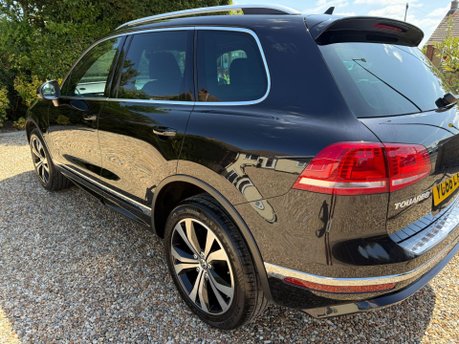 Volkswagen Touareg 3.0 TDI V6 BlueMotion Tech R-Line SUV 5dr Diesel Tiptronic 4WD Euro 6 (s/s) 12
