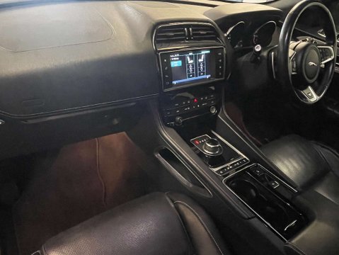Jaguar F-Pace 2.0 F-PACE R-Sport AWD D Auto 4WD 5dr 47