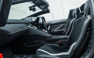 Lamborghini Aventador SVJ LP 770-4 ROADSTER 20