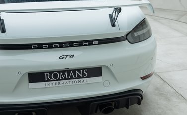 Porsche Cayman GT4 (718) 26