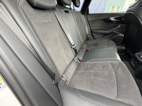 Audi A4 2.0 TDI 40 Black Edition Estate 5dr Diesel S Tronic quattro Euro 6 (s/s) (1 24