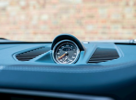 Porsche 911 (991.2) Carrera 17