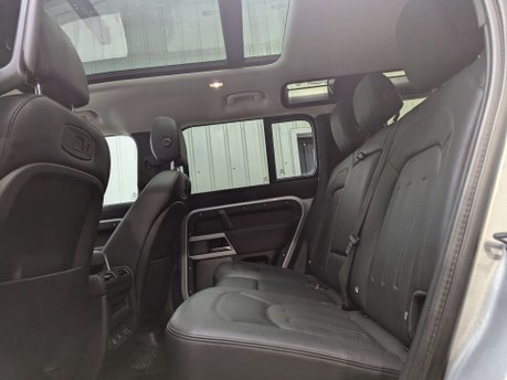Land Rover Defender 3.0 Defender SE D MHEV Auto 4WD 5dr 70