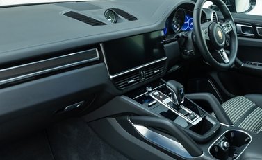 Porsche Cayenne TURBO S E-Hybrid Coupe 17