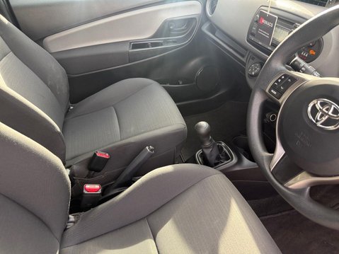 Toyota Yaris 1.0 VVT-i Active Euro 5 3dr 15