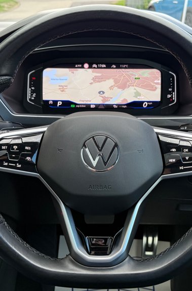 Volkswagen Tiguan R-LINE TDI DSG - RARE LEATHER INTERIOR - APPLE CAR PLAY -CAMERA 