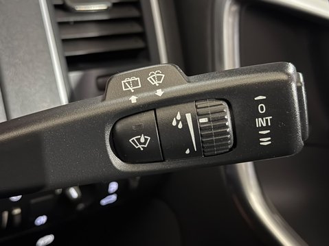 Volvo XC60 D4 R-DESIGN NAV AWD 25