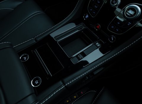 Aston Martin V12 Vantage S Coupe 21