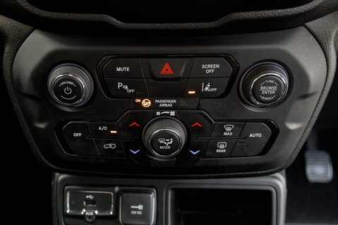 Jeep Renegade NIGHT EAGLE 34