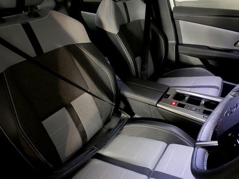 Vauxhall Grandland 73kWh Ultimate SUV 5dr Electric Auto (213 ps) Cruise Control - DAB Radio 11