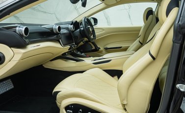 Ferrari GTC4 Lusso T 18