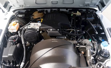 Land Rover Defender 90 Landmark 24